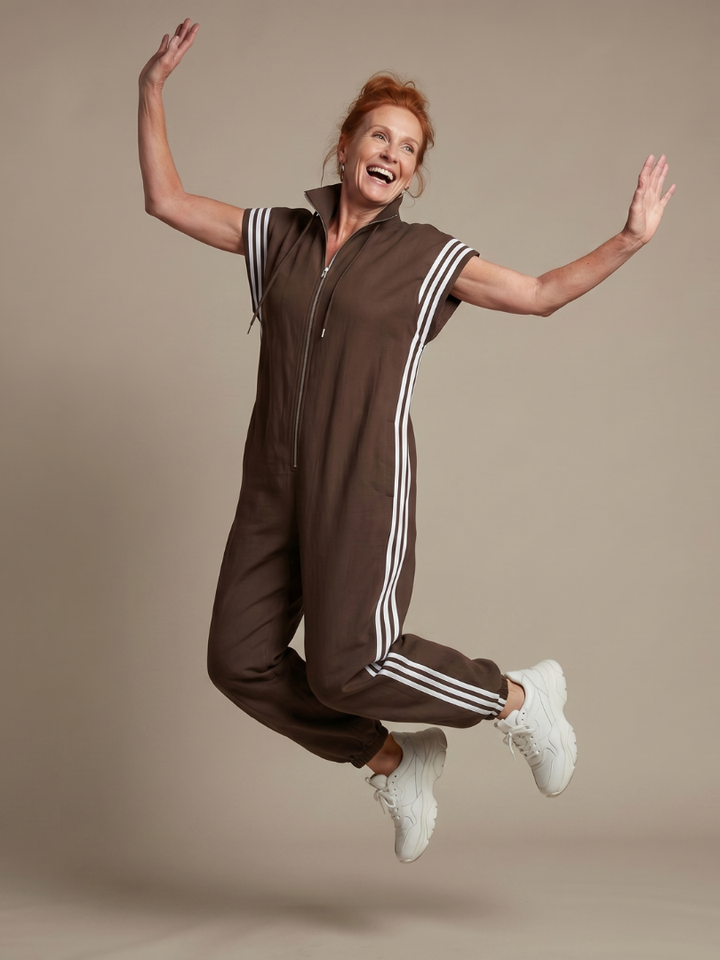 Lark | Jumpsuit s krátkými rukávy, zipem a bočními pruhovanými panely