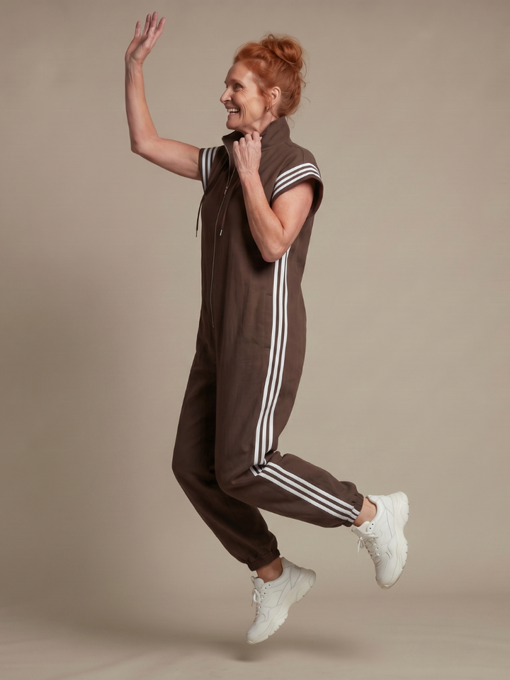Lark | Jumpsuit s krátkými rukávy, zipem a bočními pruhovanými panely