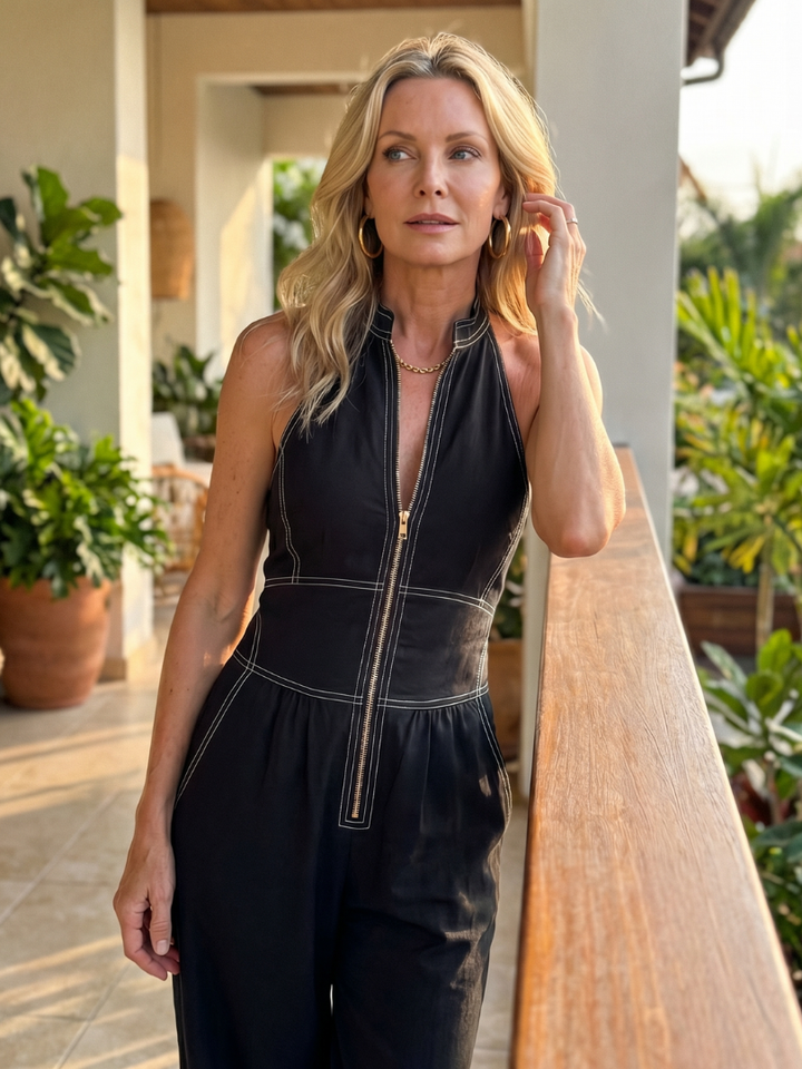 Dara | Jumpsuit s halter výstřihem, zipem a kontrastním stehem